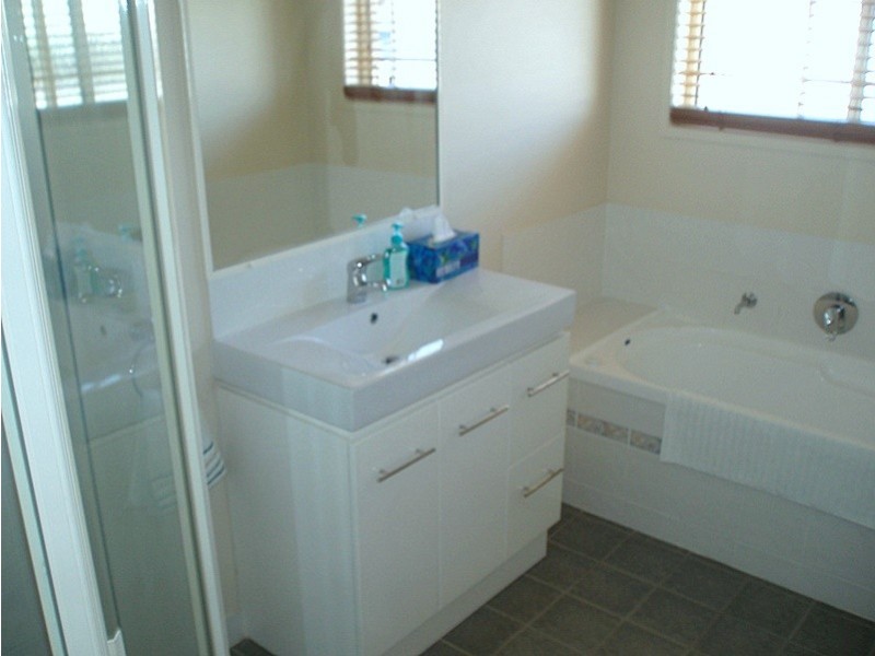 24 Limpus Avenue, Keppel Sands QLD 4702