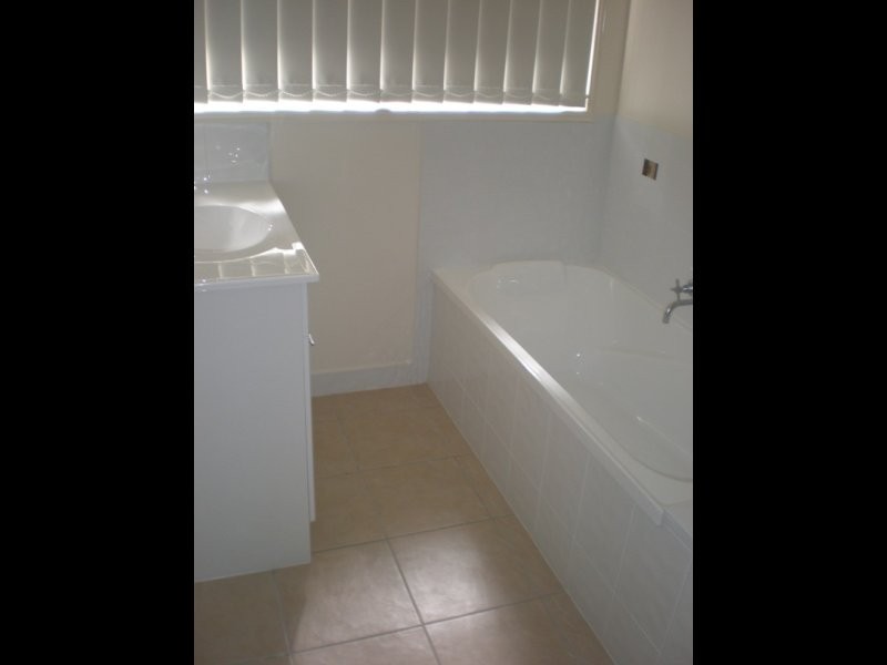 24 Riley Drive, Gracemere QLD 4702