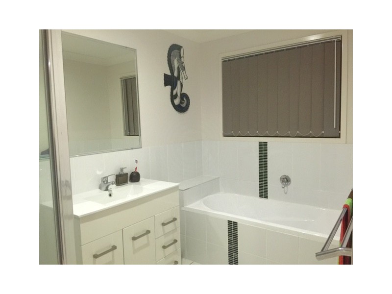 8 Florida Crescent, Parkhurst QLD 4702