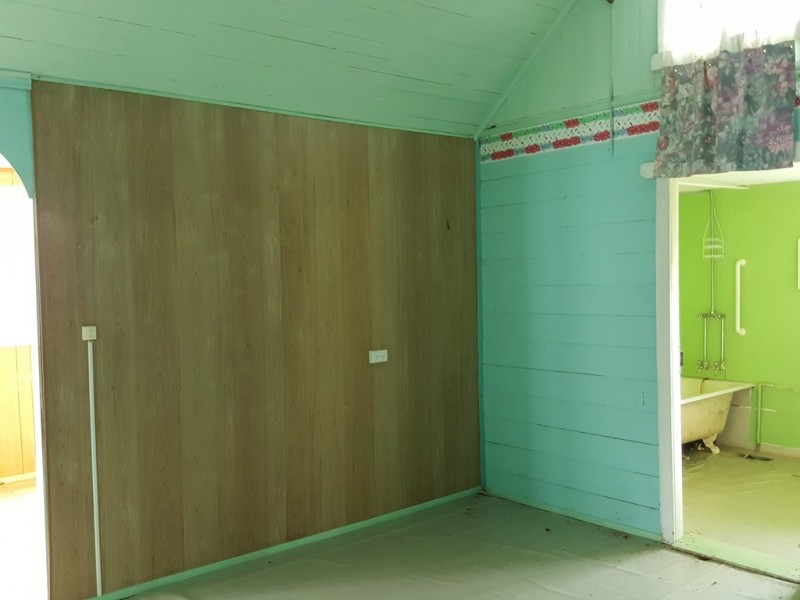 64 Hall Street, Mount Morgan QLD 4714