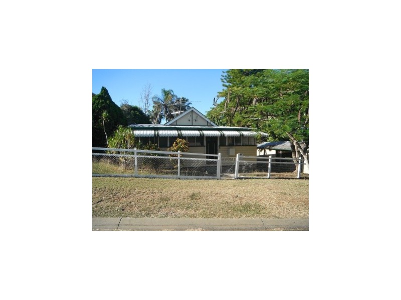 8 Queen Street, Mount Morgan QLD 4714