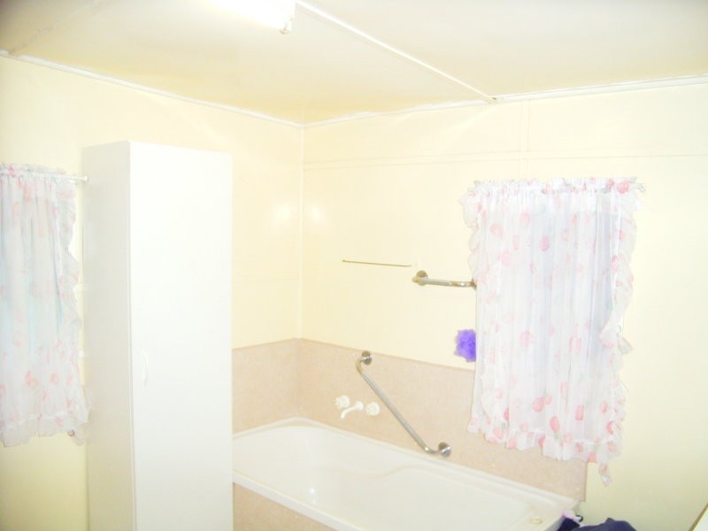 8 Queen Street, Mount Morgan QLD 4714