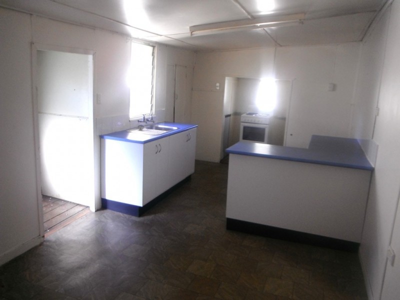 8 Queen Street, Mount Morgan QLD 4714