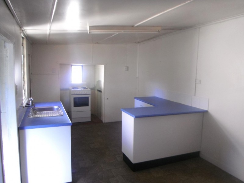 8 Queen Street, Mount Morgan QLD 4714