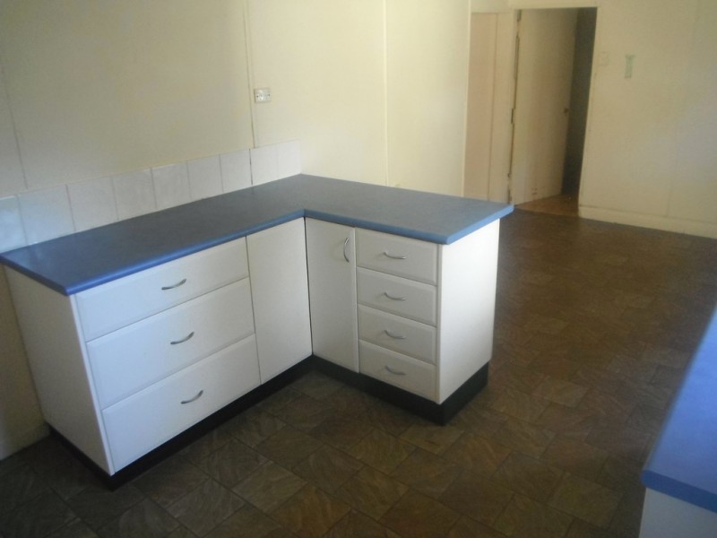 8 Queen Street, Mount Morgan QLD 4714