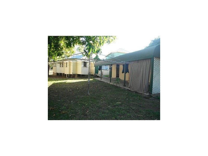 8 Queen Street, Mount Morgan QLD 4714