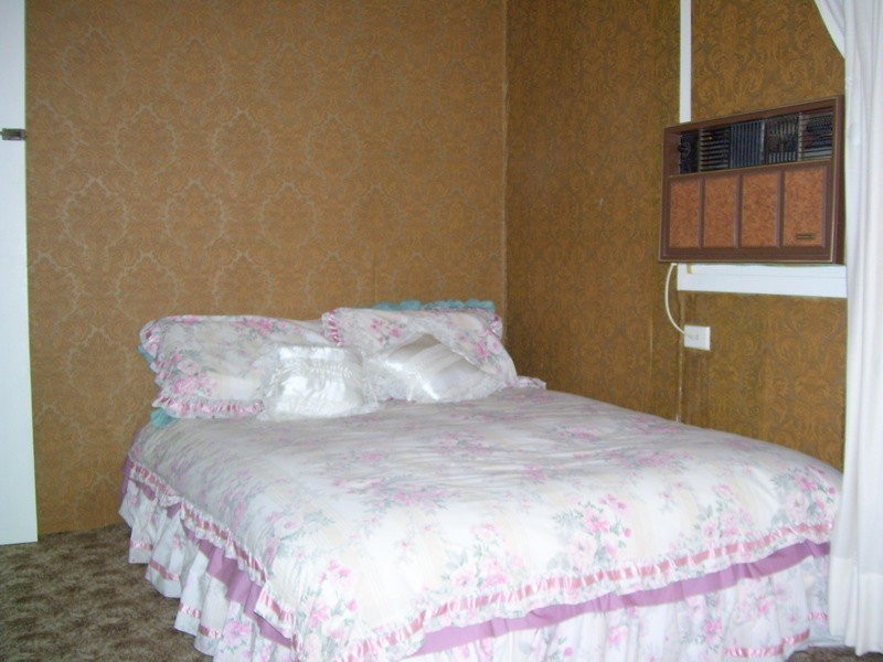 49 Hall Street, Mount Morgan QLD 4714