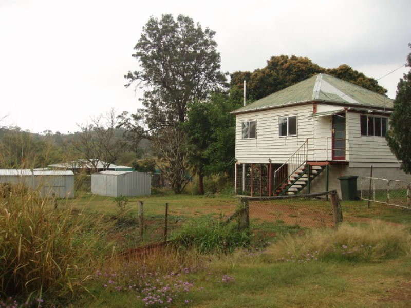 77 Hall Street, Mount Morgan QLD 4714