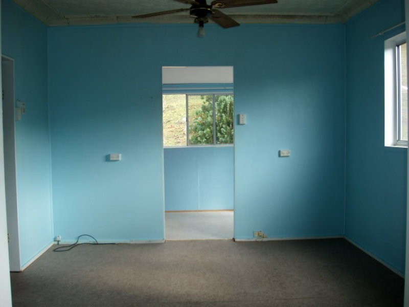 77 Hall Street, Mount Morgan QLD 4714