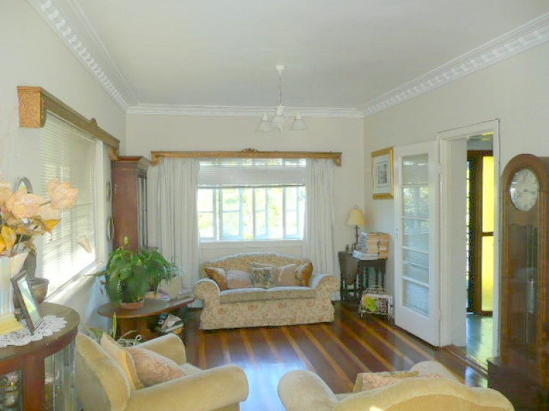 8 WEST STREET, The Range QLD 4700