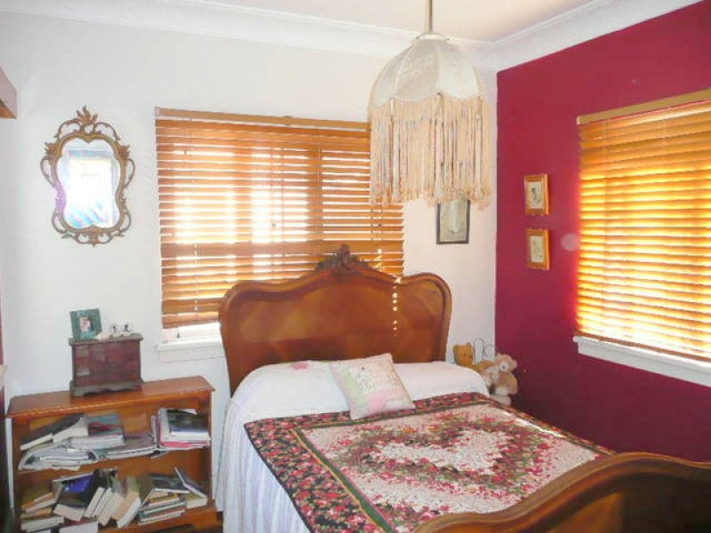 8 WEST STREET, The Range QLD 4700