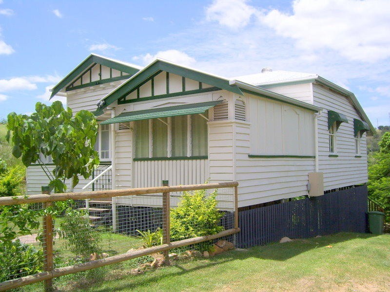 42 Gordon Street, Mount Morgan QLD 4714