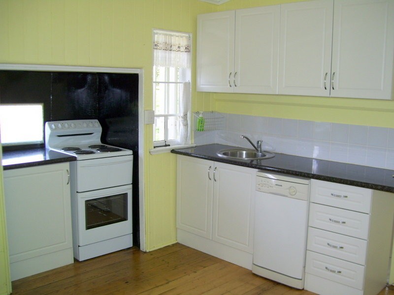 42 Gordon Street, Mount Morgan QLD 4714