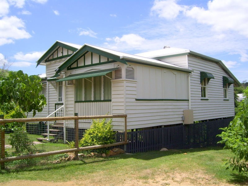 42 Gordon Street, Mount Morgan QLD 4714