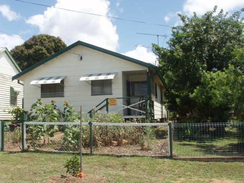 8 Cornes Street, Mount Morgan QLD 4714
