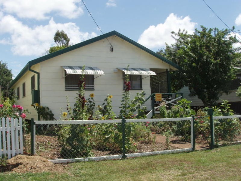 8 Cornes Street, Mount Morgan QLD 4714