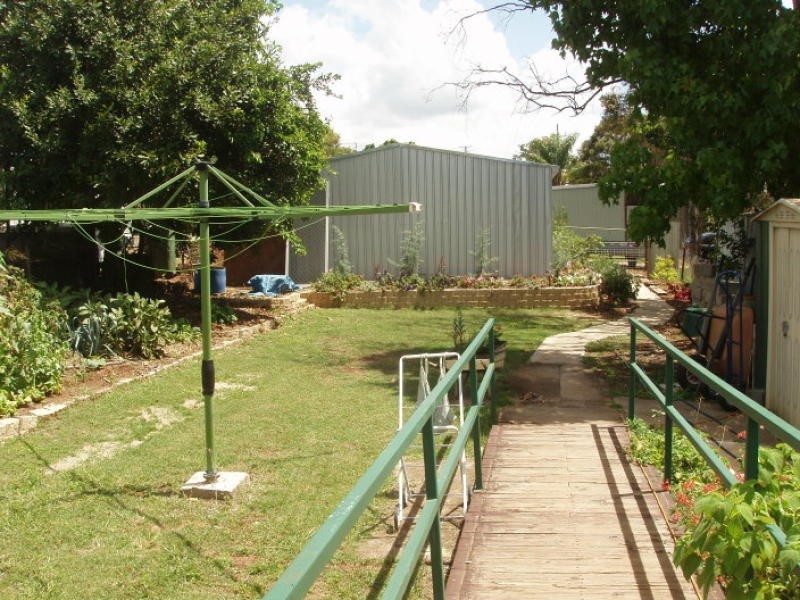 8 Cornes Street, Mount Morgan QLD 4714