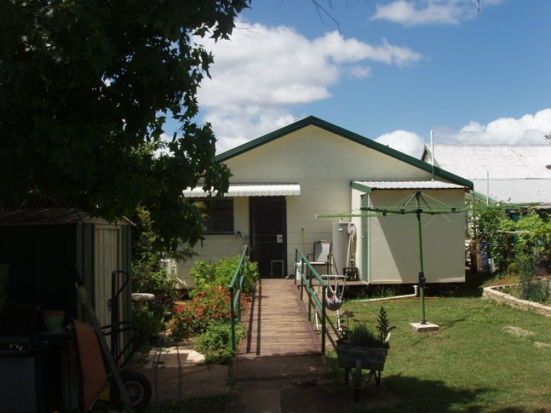 8 Cornes Street, Mount Morgan QLD 4714