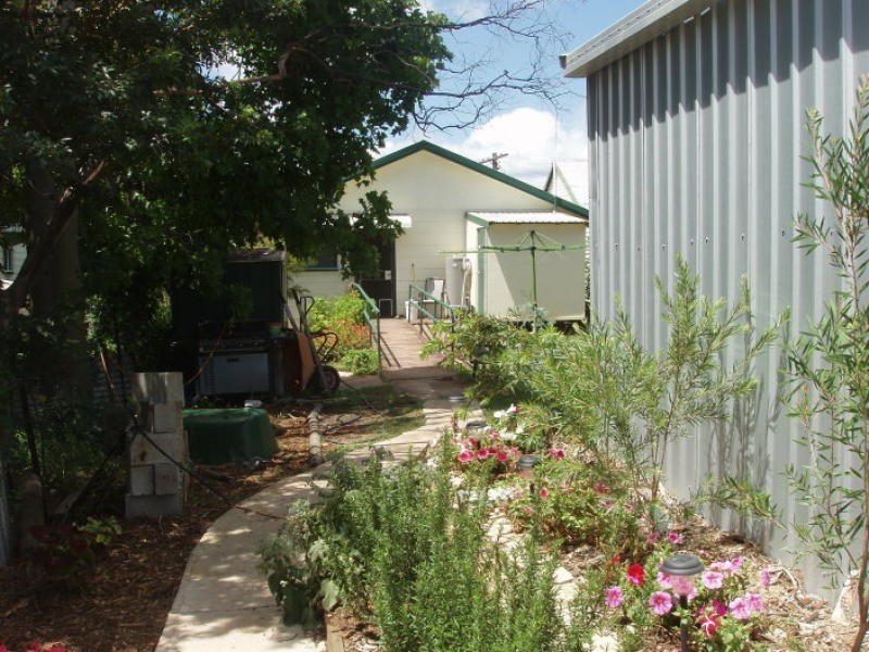 8 Cornes Street, Mount Morgan QLD 4714