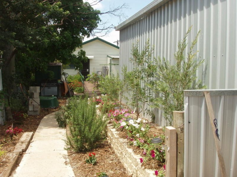 8 Cornes Street, Mount Morgan QLD 4714