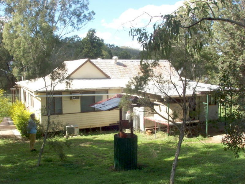 12 Central Street, Mount Morgan QLD 4714