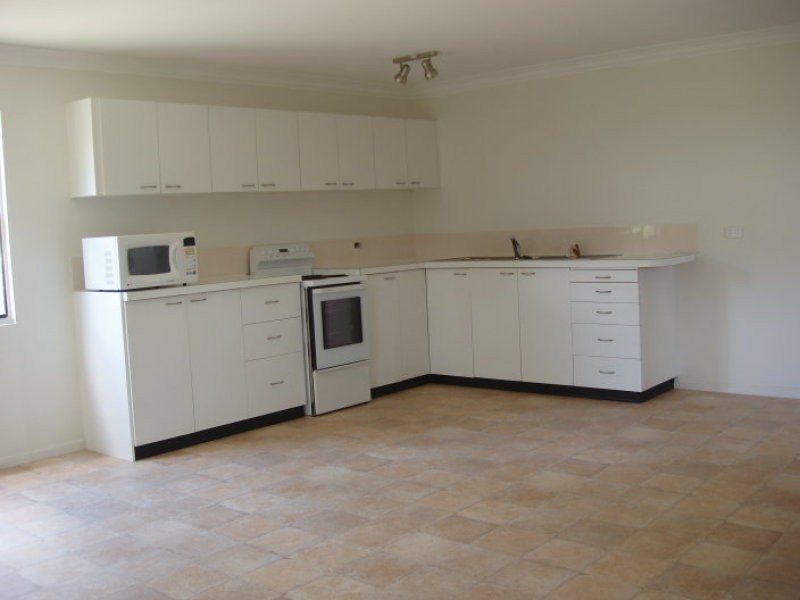 7 Racecourse Rd, Mount Morgan QLD 4714