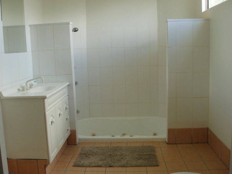 7 Racecourse Rd, Mount Morgan QLD 4714