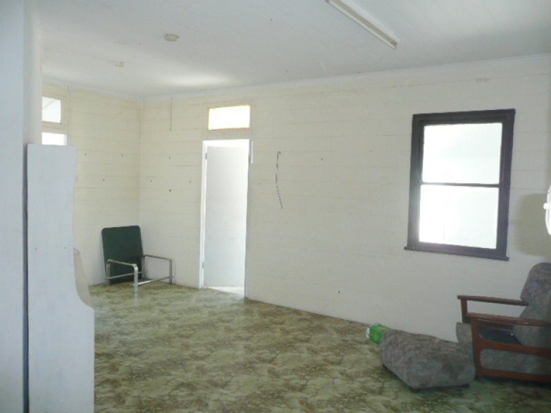 8 Central Street, Mount Morgan QLD 4714