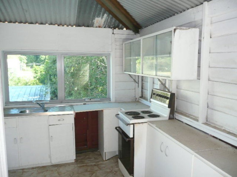 8 Central Street, Mount Morgan QLD 4714