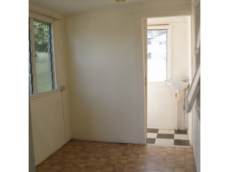 13 Dobbs Street, Mount Morgan QLD 4714