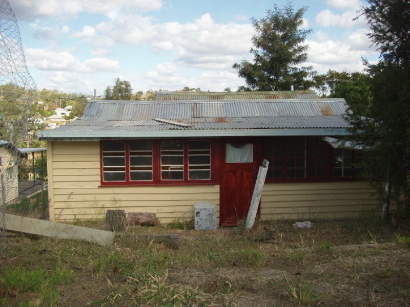 13 Dobbs Street, Mount Morgan QLD 4714