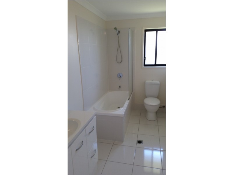 4 Dingle Court, Gracemere QLD 4702