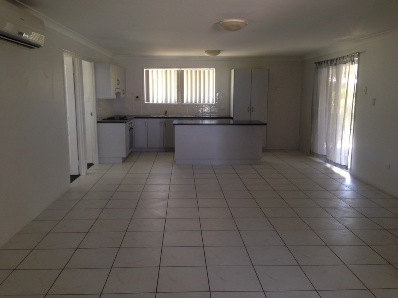 8 Riley Drive, Gracemere QLD 4702