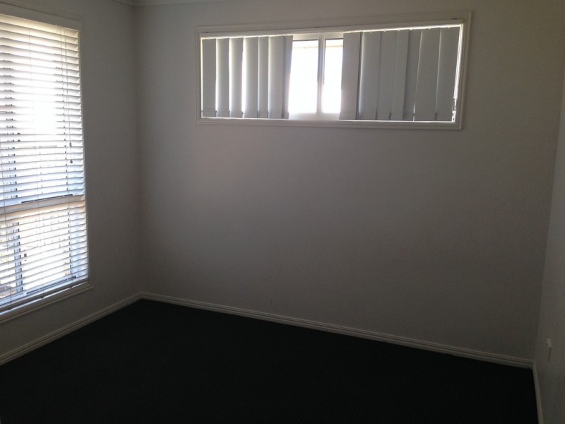 8 Riley Drive, Gracemere QLD 4702