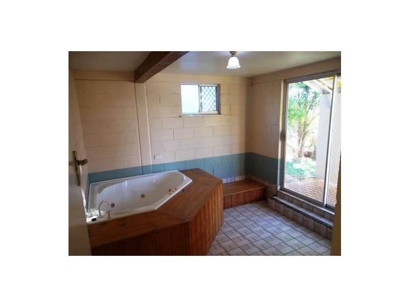 353 Philp Avenue, Frenchville QLD 4701