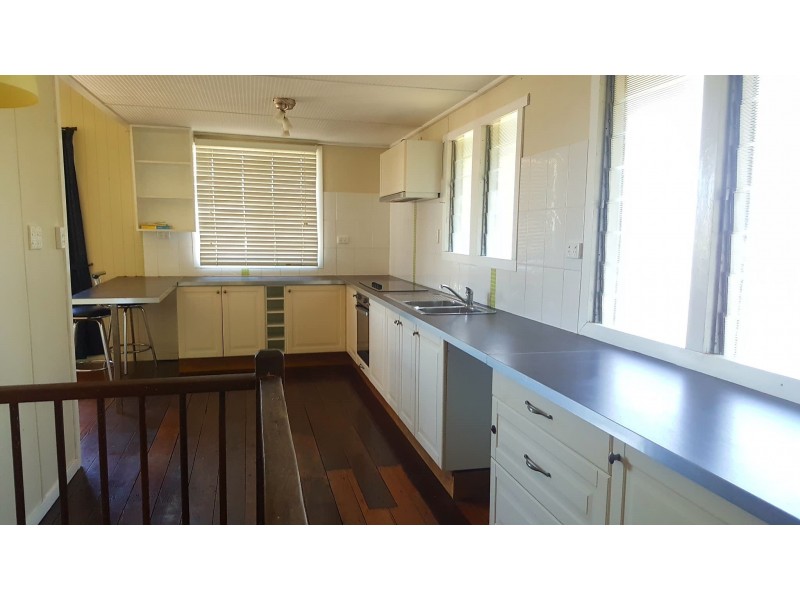 10 O’Connell Street, Depot Hill QLD 4700