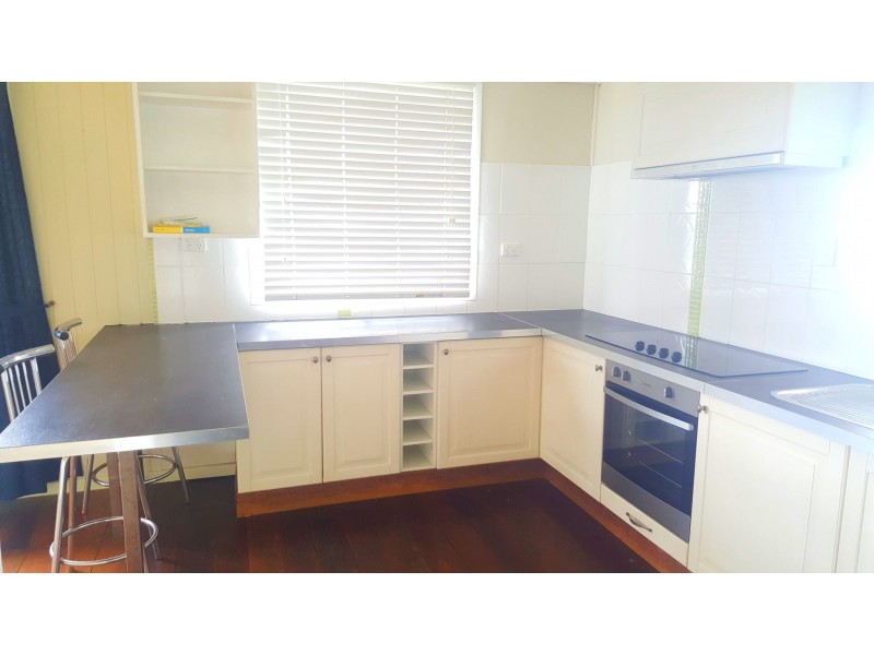 10 O’Connell Street, Depot Hill QLD 4700
