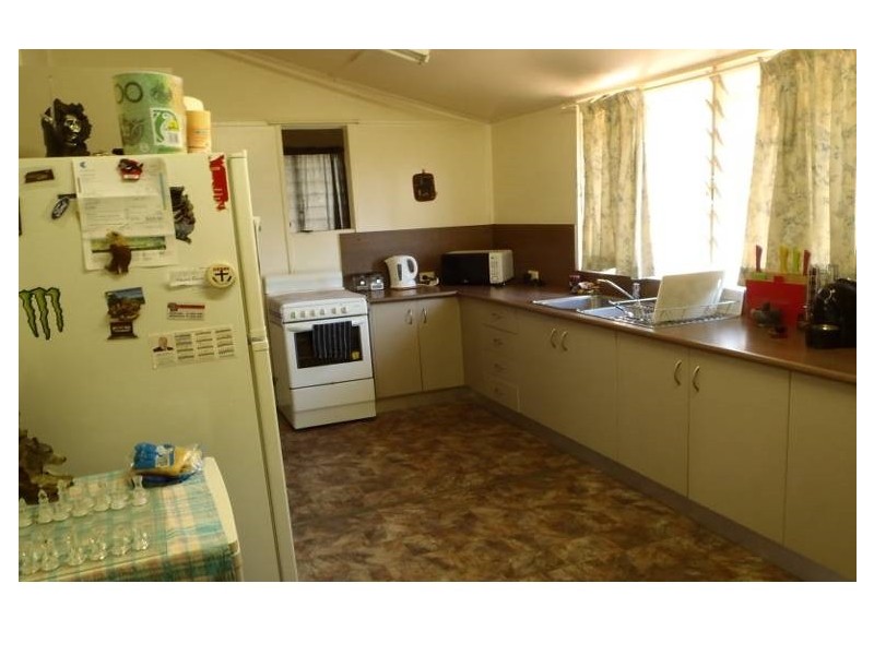 38 Gordon Street, Mount Morgan QLD 4714