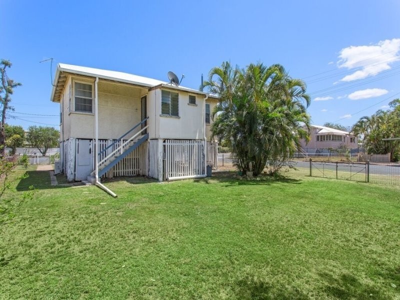 12 WATER ST, Berserker QLD 4701