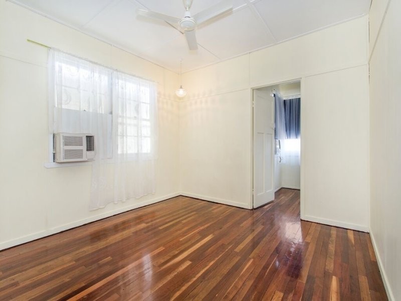 12 WATER ST, Berserker QLD 4701
