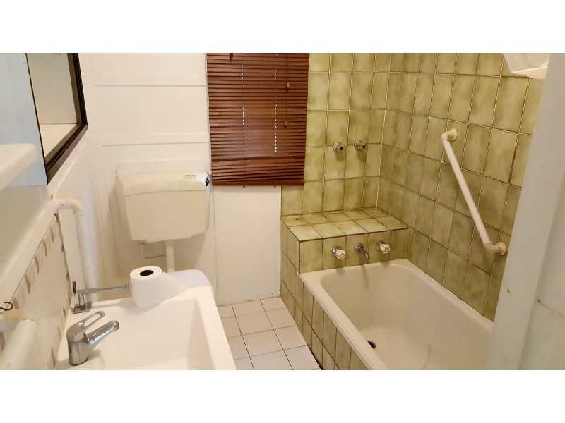 18 Wilmington Street, Kawana QLD 4701