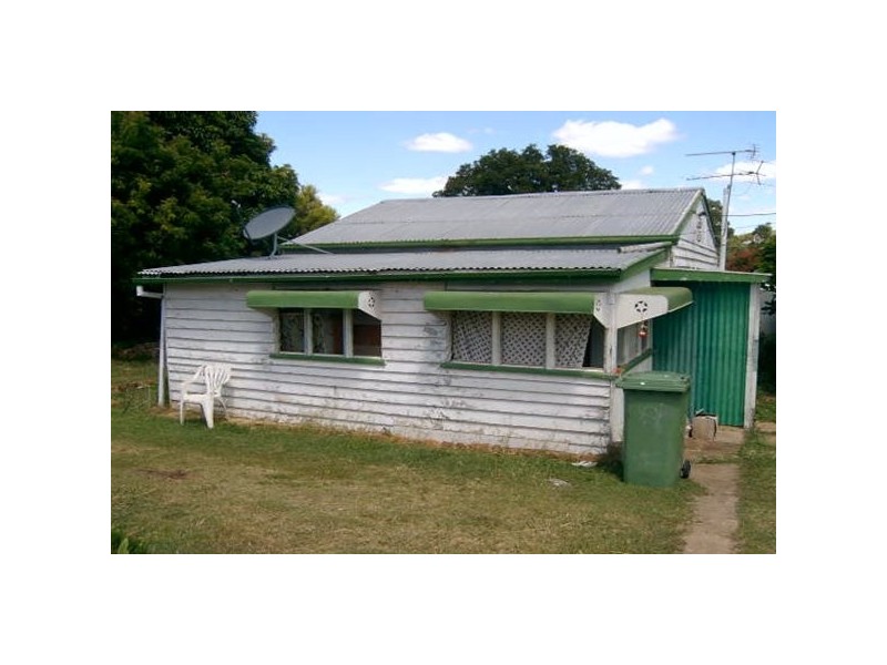 8 Neil Street, Mount Morgan QLD 4714