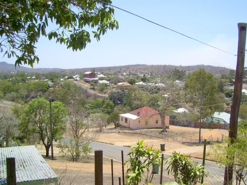 28 West Street, Mount Morgan QLD 4714