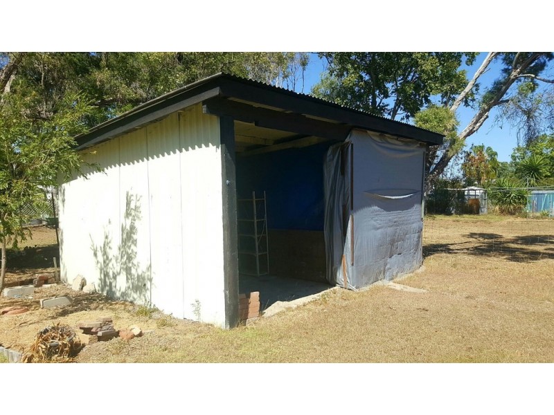 38 Tung Yeen Street, Park Avenue QLD 4701