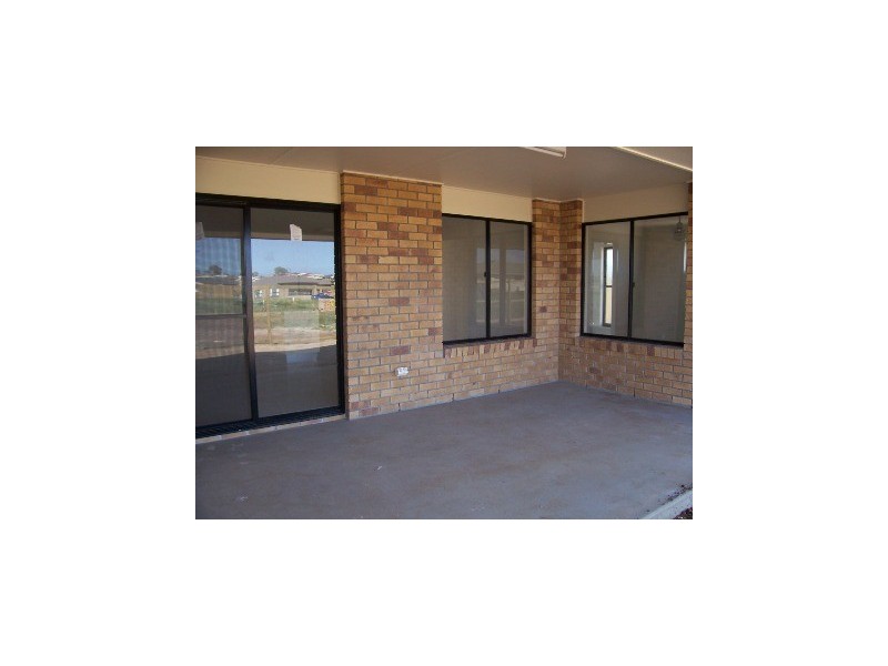8 Koolamarra Drive, Gracemere QLD 4702
