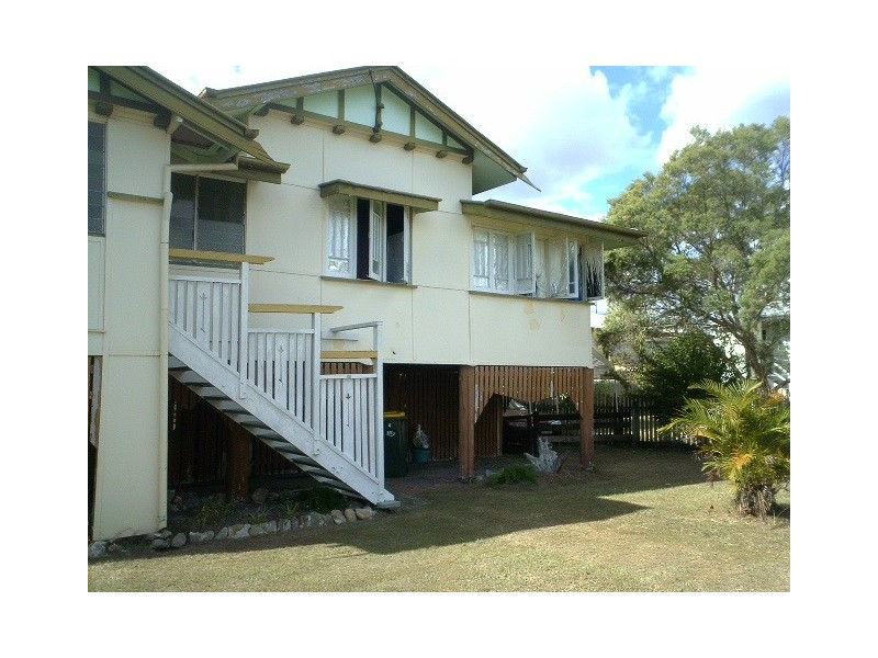 4 Lloyd Street, Park Avenue QLD 4701