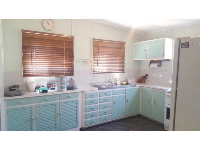 26 Face Street, Park Avenue QLD 4701