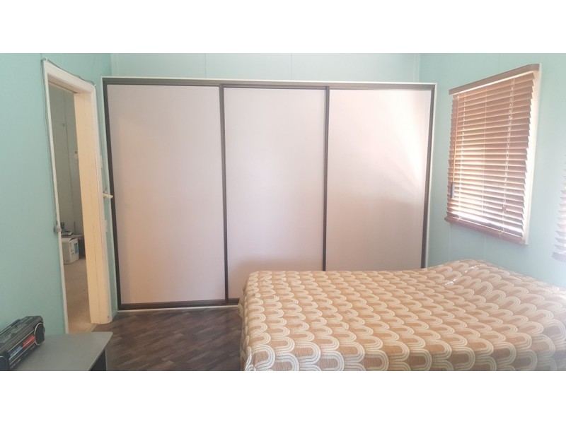 26 Face Street, Park Avenue QLD 4701