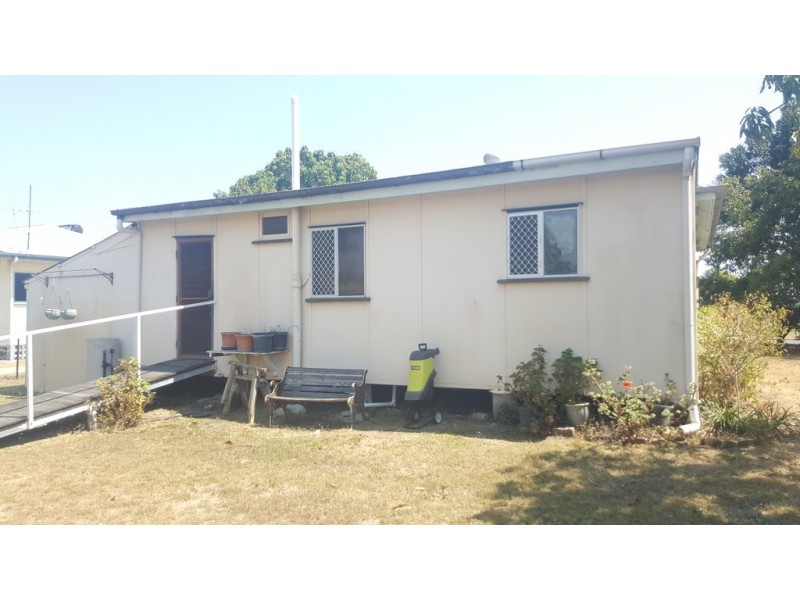 26 Face Street, Park Avenue QLD 4701