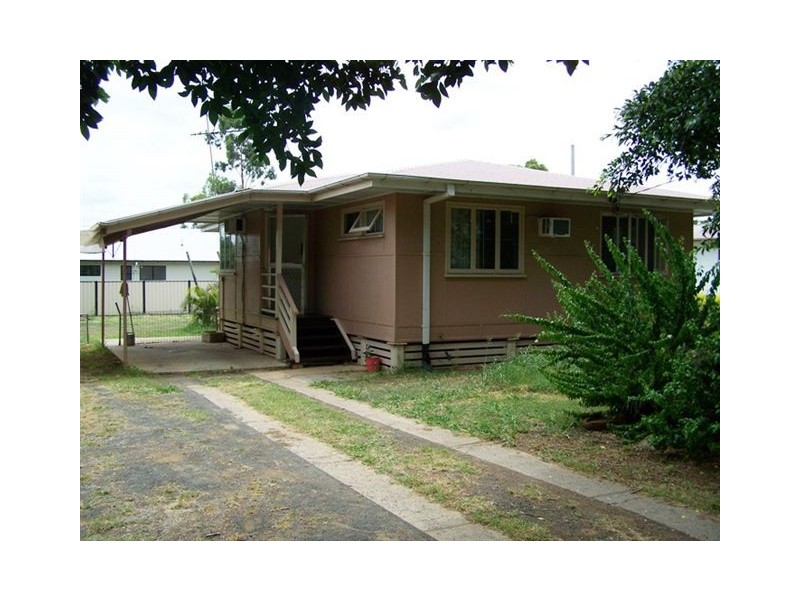 11 TALBOT, Blackwater QLD 4717